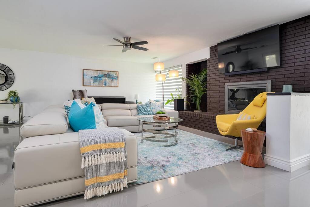 Willa Uf Sunshine House - Patio & Bbq - Chef Kitchen - Ev Car Station - Upscale Neighborhood! Gainesville Zewnętrze zdjęcie